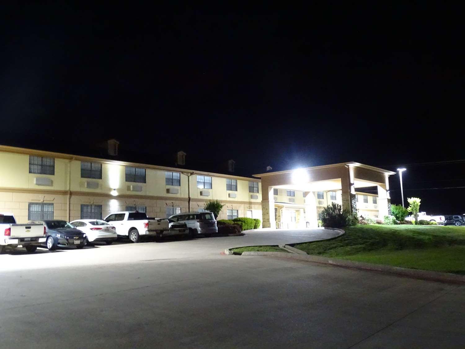 Best Western Temple Inn & Suites Екстер'єр фото